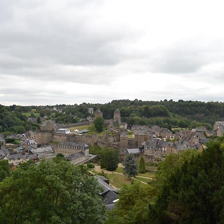 Mercier De Montigny - Les Chambres Du Beffroi - Spa Et Massage Fougères Kültér fotó