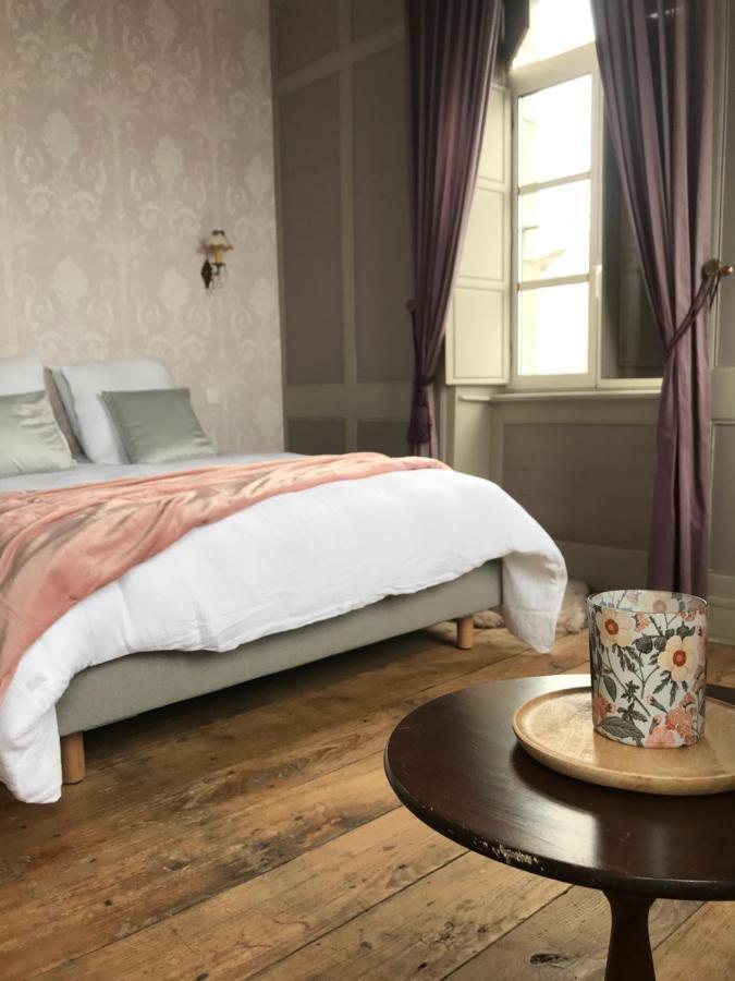 Mercier De Montigny - Les Chambres Du Beffroi - Spa Et Massage Fougères Kültér fotó