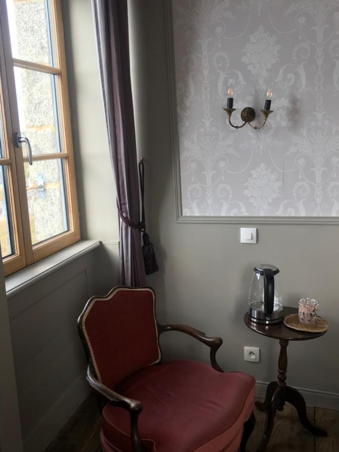 Mercier De Montigny - Les Chambres Du Beffroi - Spa Et Massage Fougères Kültér fotó