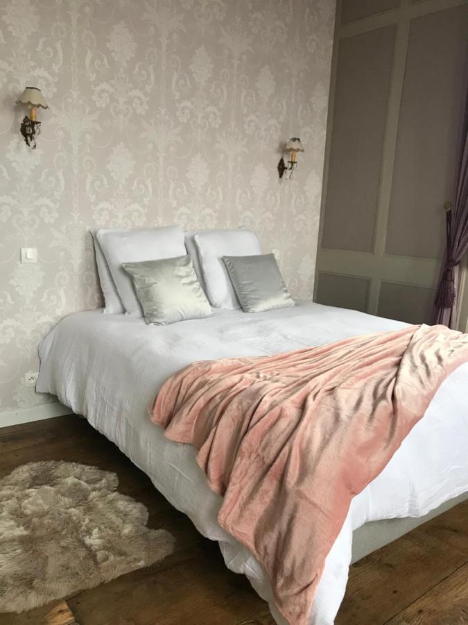 Mercier De Montigny - Les Chambres Du Beffroi - Spa Et Massage Fougères Kültér fotó