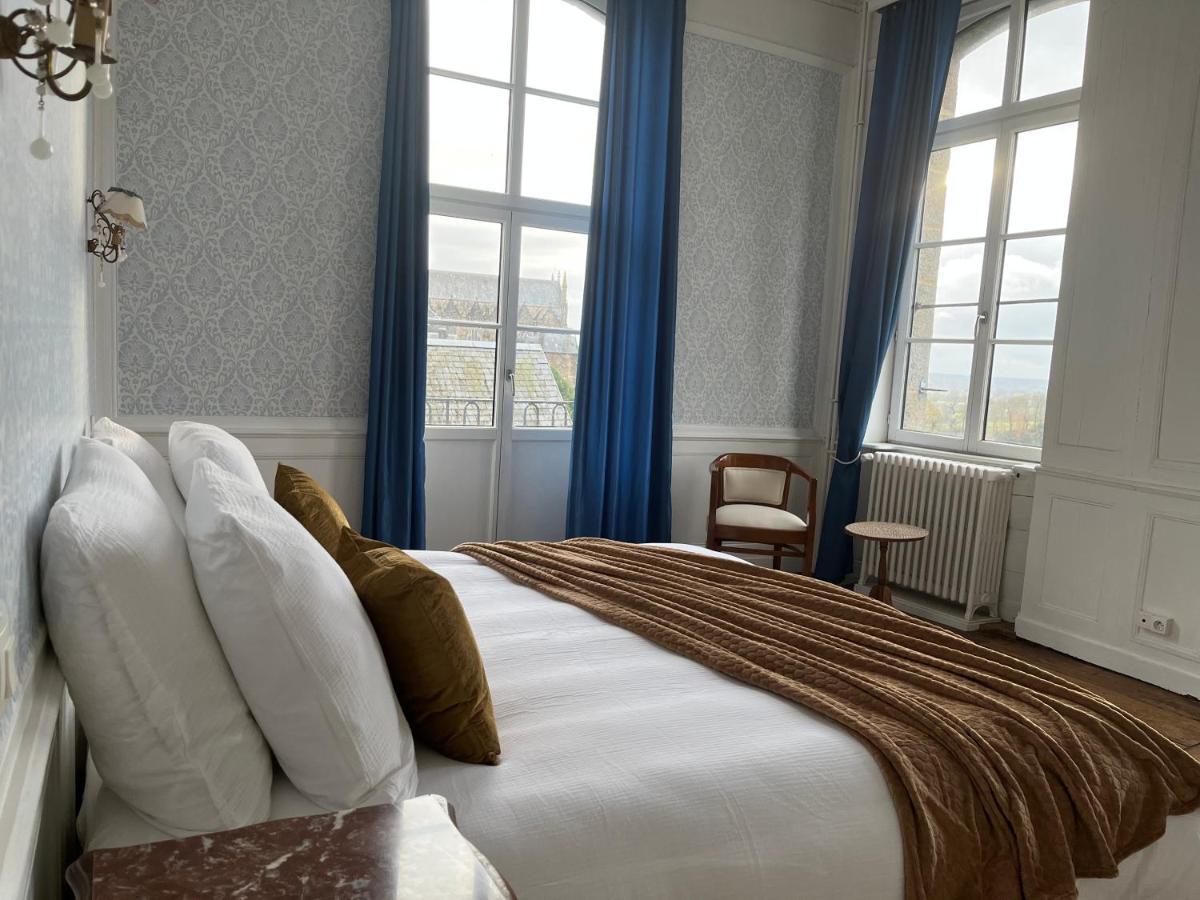Mercier De Montigny - Les Chambres Du Beffroi - Spa Et Massage Fougères Kültér fotó