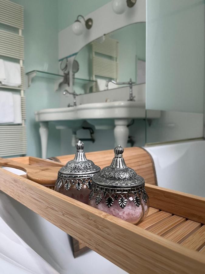 Mercier De Montigny - Les Chambres Du Beffroi - Spa Et Massage Fougères Kültér fotó