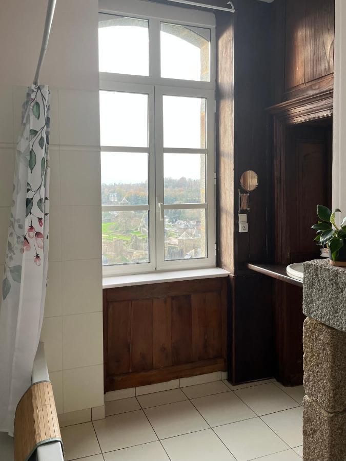 Mercier De Montigny - Les Chambres Du Beffroi - Spa Et Massage Fougères Kültér fotó