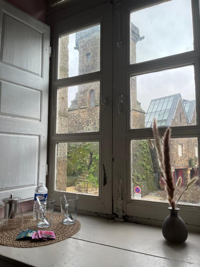 Mercier De Montigny - Les Chambres Du Beffroi - Spa Et Massage Fougères Kültér fotó