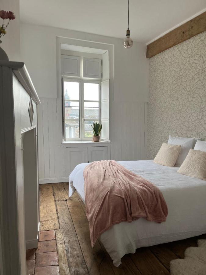 Mercier De Montigny - Les Chambres Du Beffroi - Spa Et Massage Fougères Kültér fotó