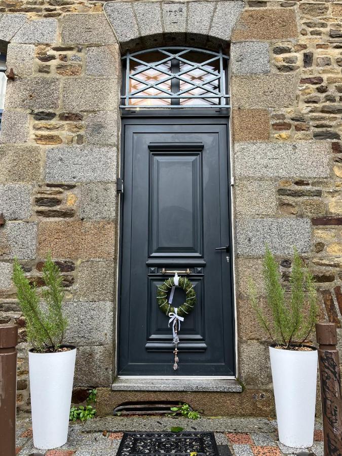 Mercier De Montigny - Les Chambres Du Beffroi - Spa Et Massage Fougères Kültér fotó