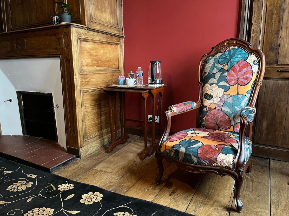 Mercier De Montigny - Les Chambres Du Beffroi - Spa Et Massage Fougères Kültér fotó