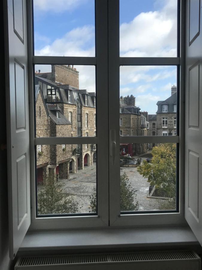 Mercier De Montigny - Les Chambres Du Beffroi - Spa Et Massage Fougères Kültér fotó