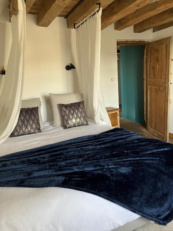 Mercier De Montigny - Les Chambres Du Beffroi - Spa Et Massage Fougères Kültér fotó