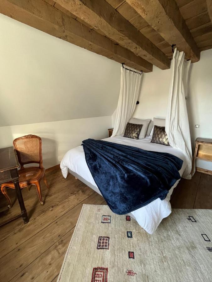 Mercier De Montigny - Les Chambres Du Beffroi - Spa Et Massage Fougères Kültér fotó