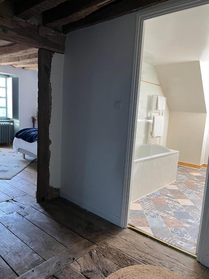 Mercier De Montigny - Les Chambres Du Beffroi - Spa Et Massage Fougères Kültér fotó